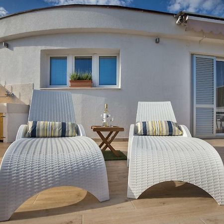 Sunny Rooftop Split Exterior photo